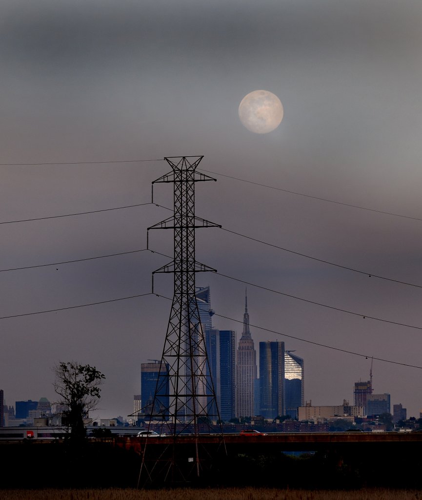 Moon-Rise-over-NYC-2380.JPG